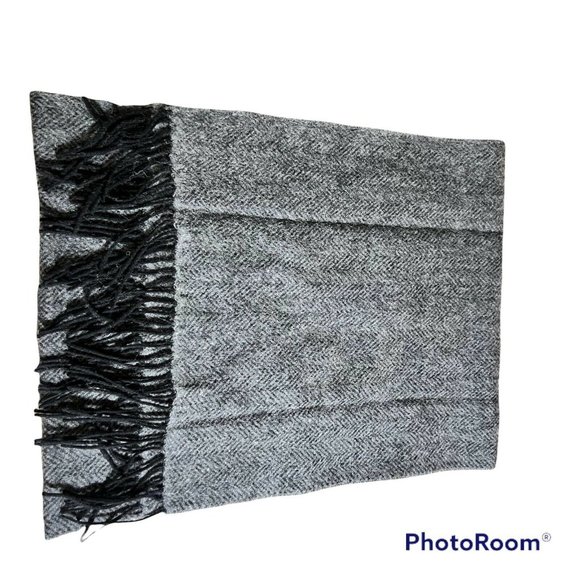 New Gilded Age 100% Merino Wool Scarf - Picture 2 of 3